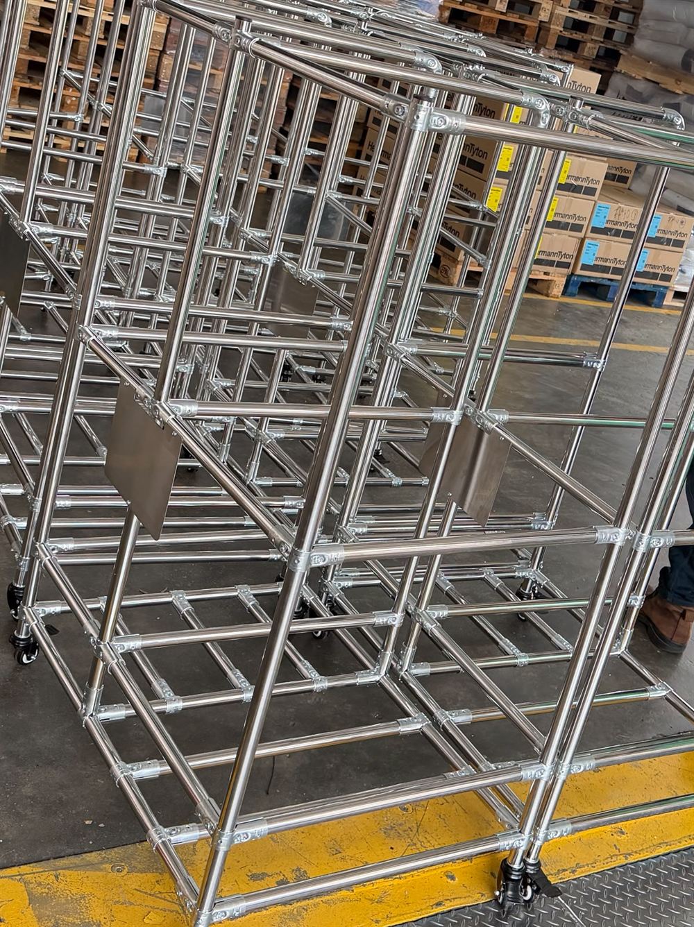 Welded wire mesh cage